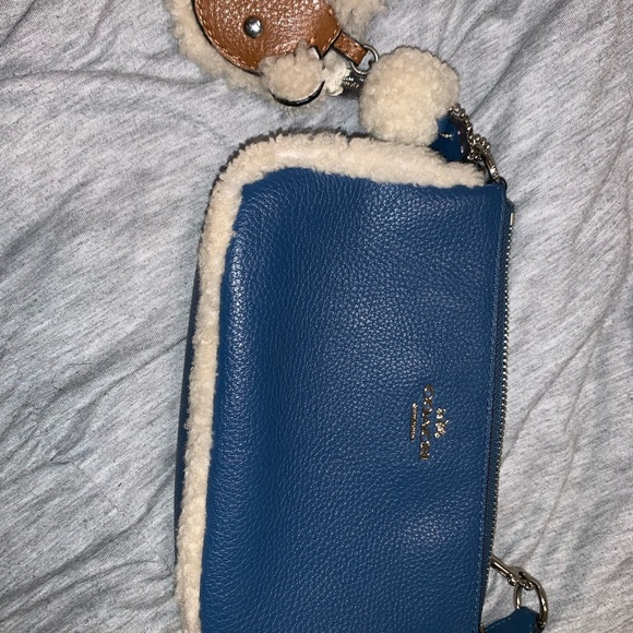 Leather and shearling coach bag w/ keychain - Picture 3 of 5